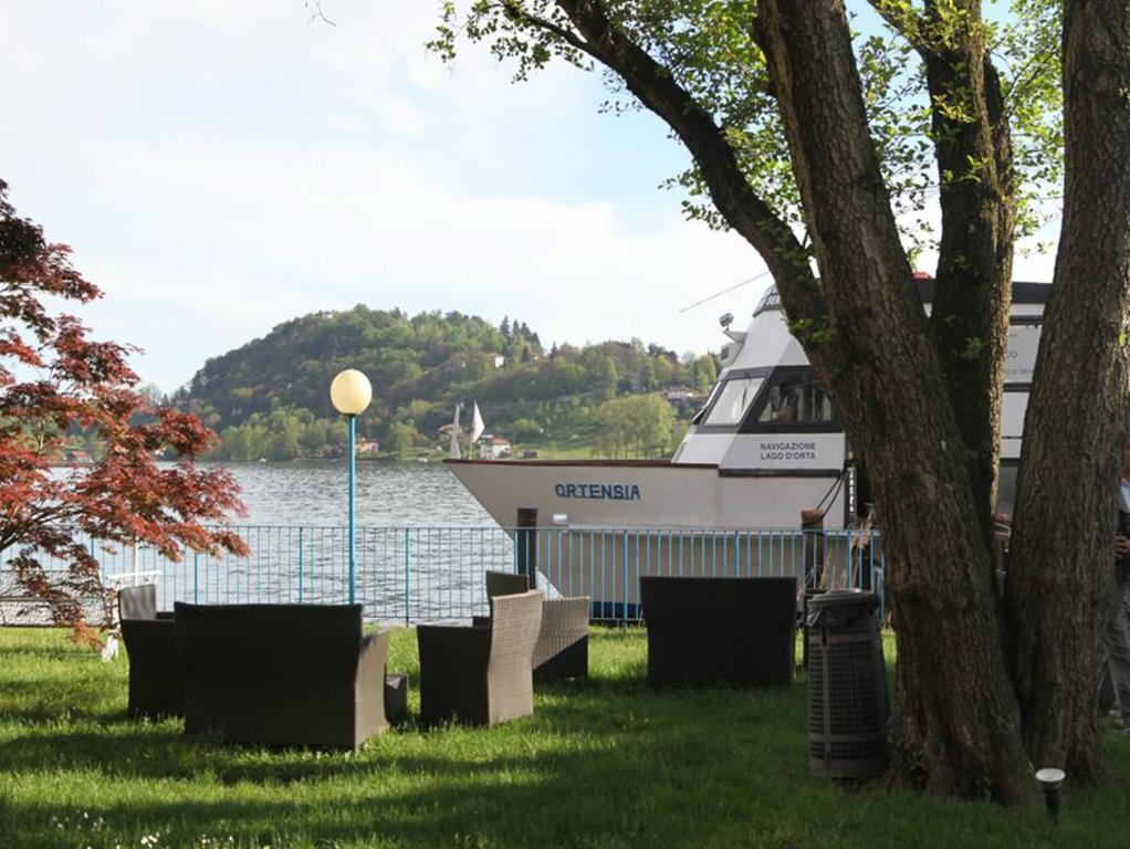 Hotel L'Approdo Pettenasco Zewnętrze zdjęcie